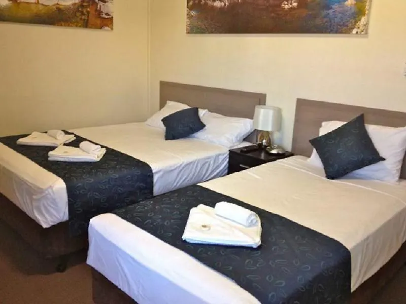 ***  Lees Hotel Ingham Australia